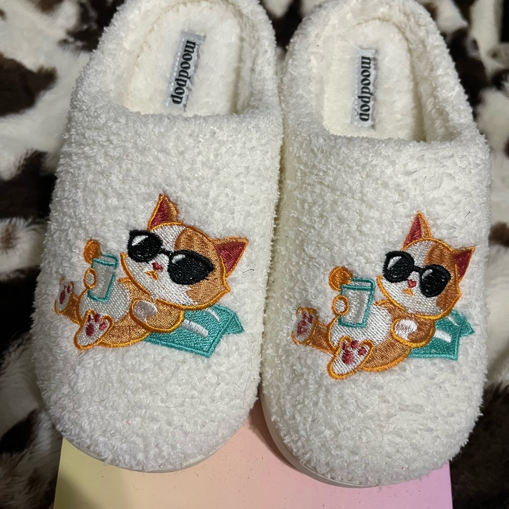 Cute New Cat Embroidered Slippers